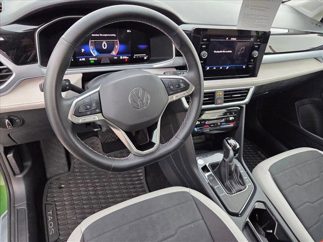 Certified 2025 Volkswagen Taos SE image 10