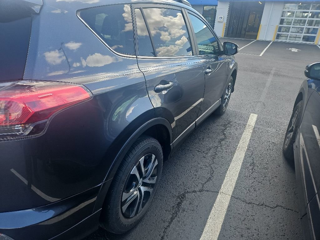 Used 2016 Toyota RAV4 LE AWD/4WD image 4