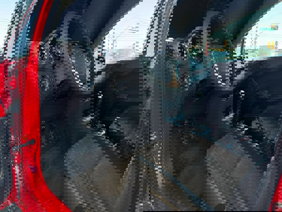 Used 2012 Ford Fiesta SE FWD image 38