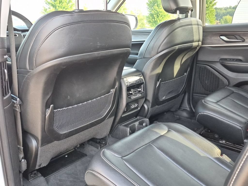 Used 2023 Jeep Grand Cherokee L Limited AWD/4WD image 24