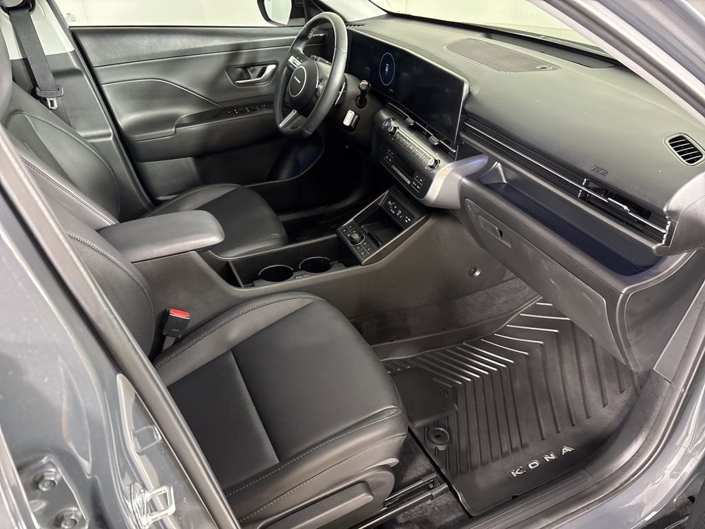 Used 2025 Hyundai Kona Limited image 12