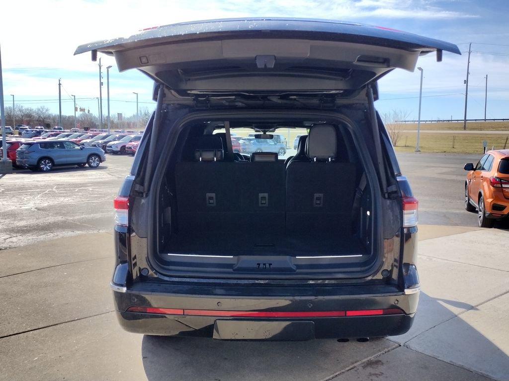 Used 2022 Lincoln Navigator Reserve image 17