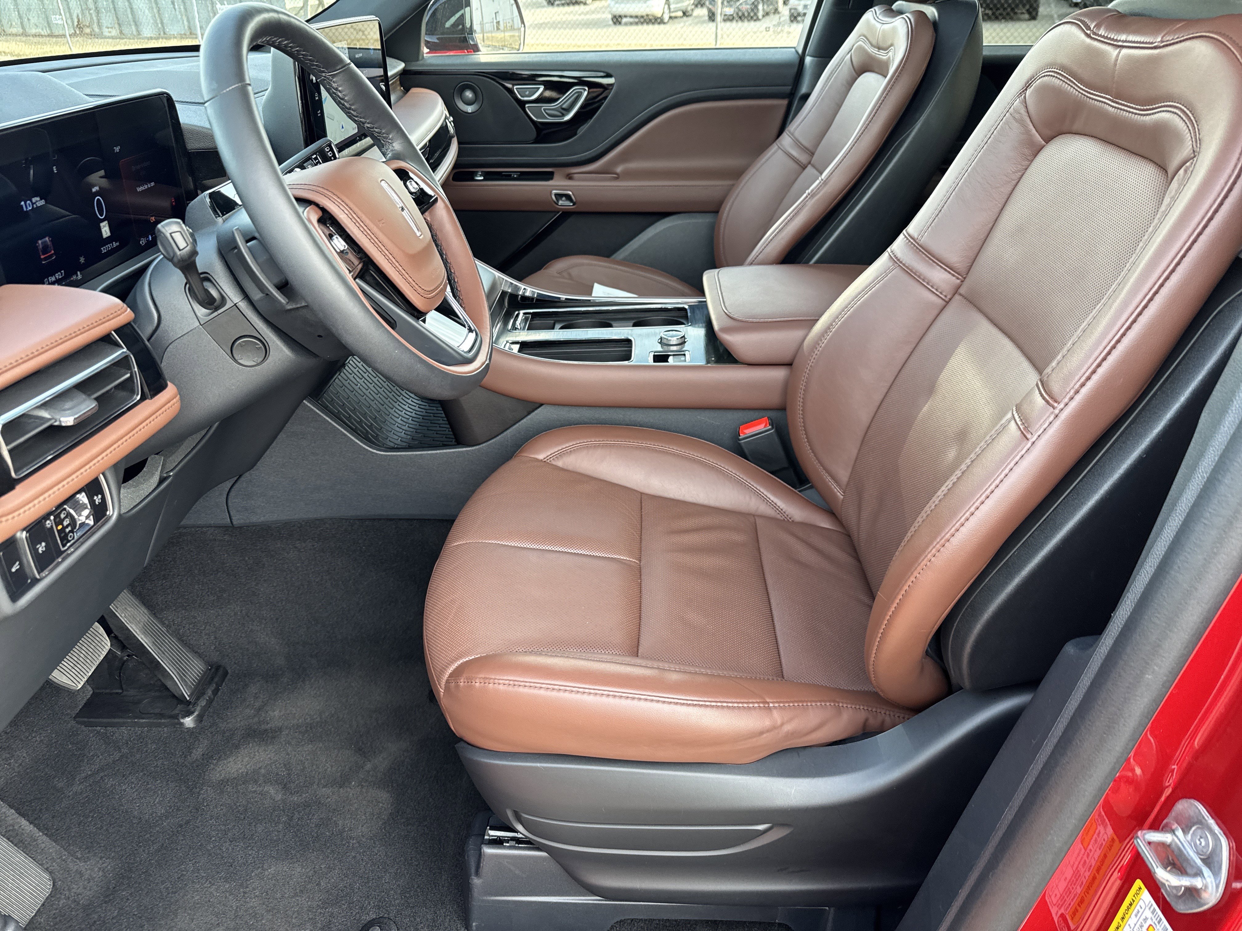 Used 2025 Lincoln Aviator Reserve w/ Illumination Package AWD/4WD image 5