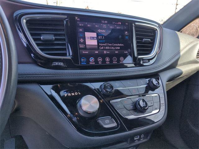 Certified 2020 Chrysler Pacifica Limited FWD image 30