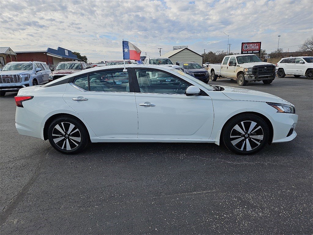 Used 2022 Nissan Altima 2.5 SV w/ SV Premium Package image 8
