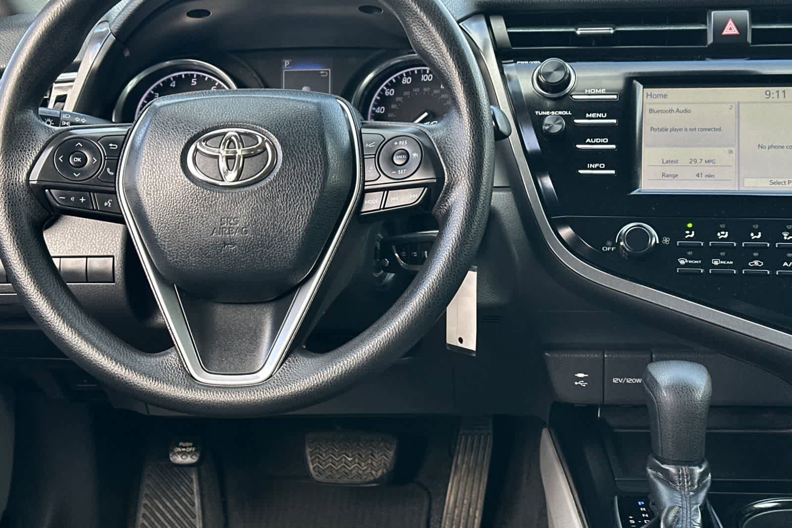 Used 2018 Toyota Camry LE FWD image 15