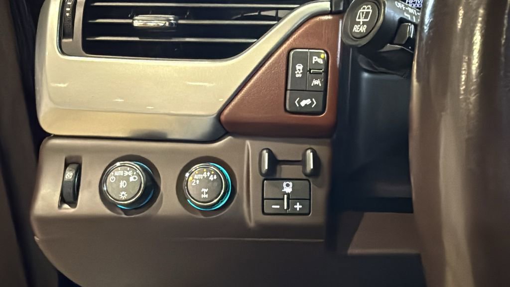 Used 2019 Chevrolet Suburban Premier image 37