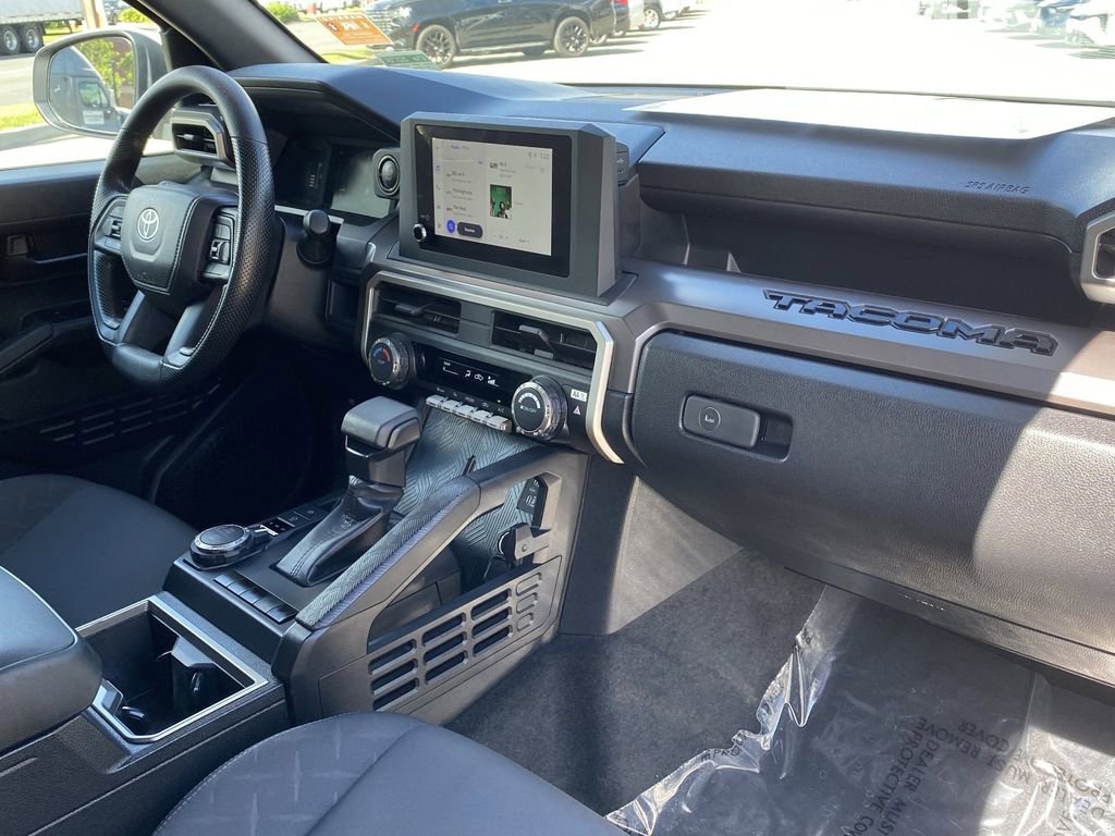 Certified 2024 Toyota Tacoma SR5 AWD/4WD image 17