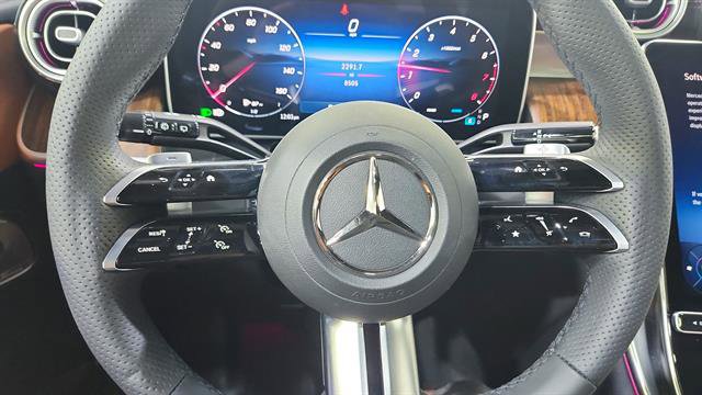 Used 2025 Mercedes-Benz GLC 300 image 17