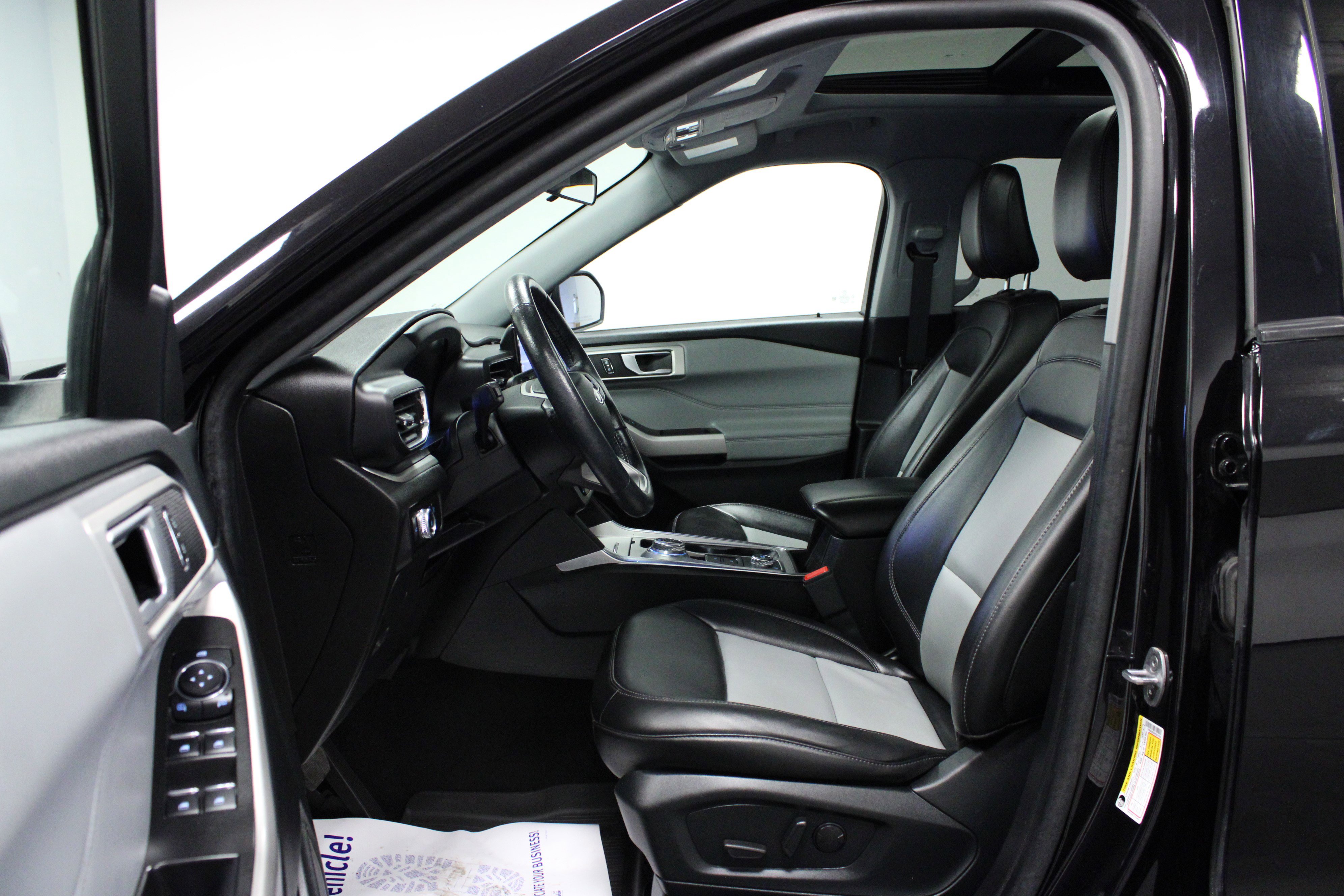 Used 2023 Ford Explorer XLT w/ Equipment Group 202A image 12