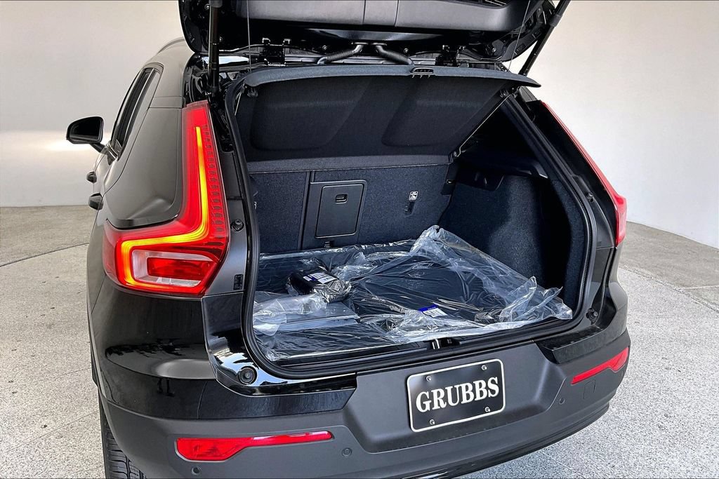 New 2026 Volvo XC40 B5 Core w/ Protection Package Premier AWD/4WD image 33