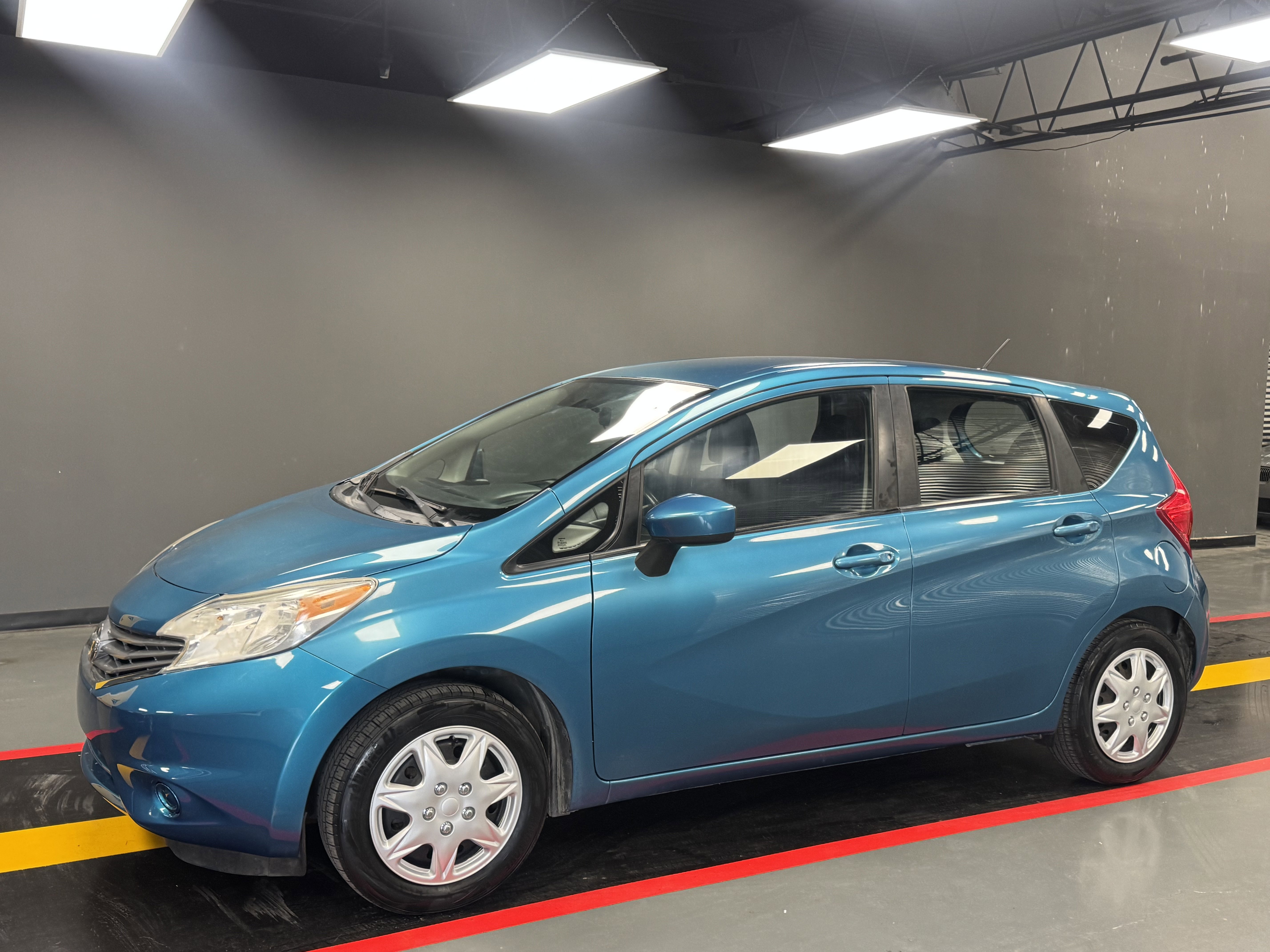 Used 2015 Nissan Versa Note SV FWD image 2