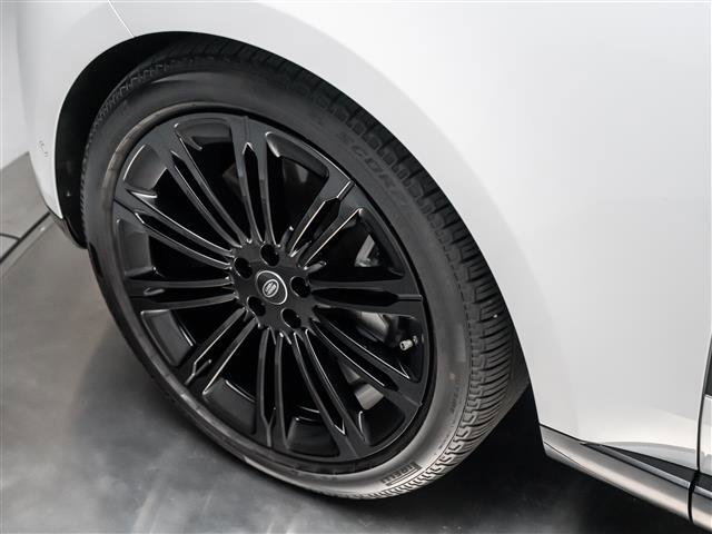 Used 2025 Land Rover Range Rover SE image 12