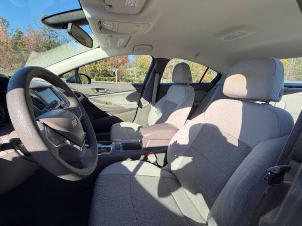 Used 2017 Chevrolet Cruze LT w/ Convenience Package image 21