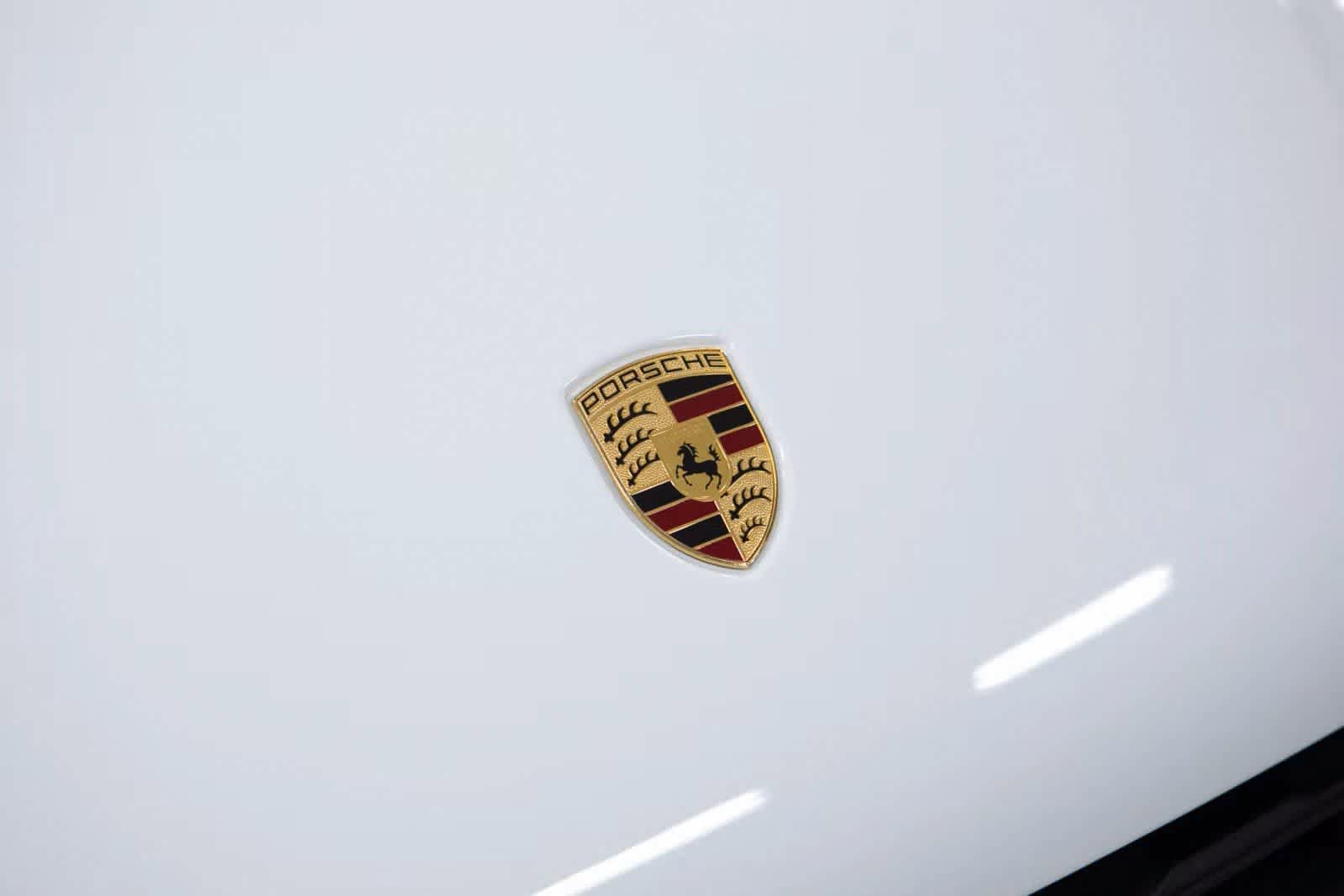 Certified 2025 Porsche Macan AWD/4WD image 34
