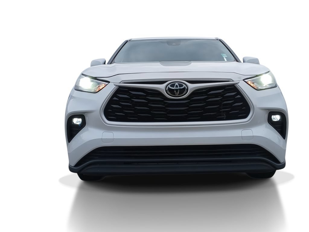 Used 2024 Toyota Highlander LE FWD image 32