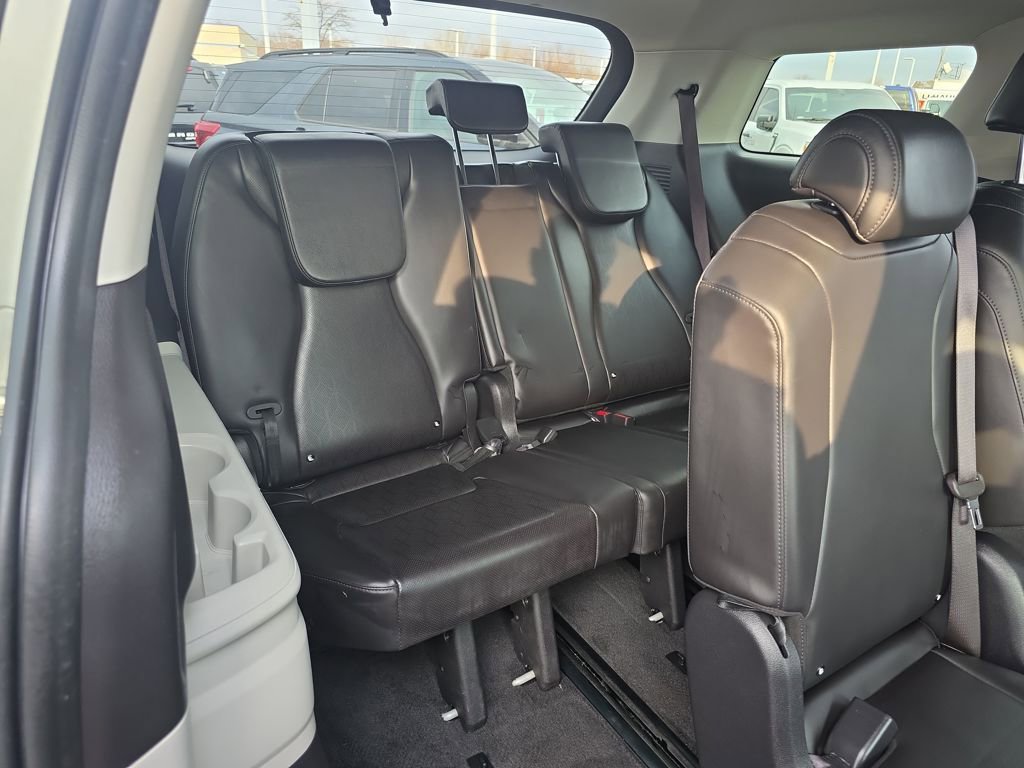 Used 2023 Kia Carnival LX image 34