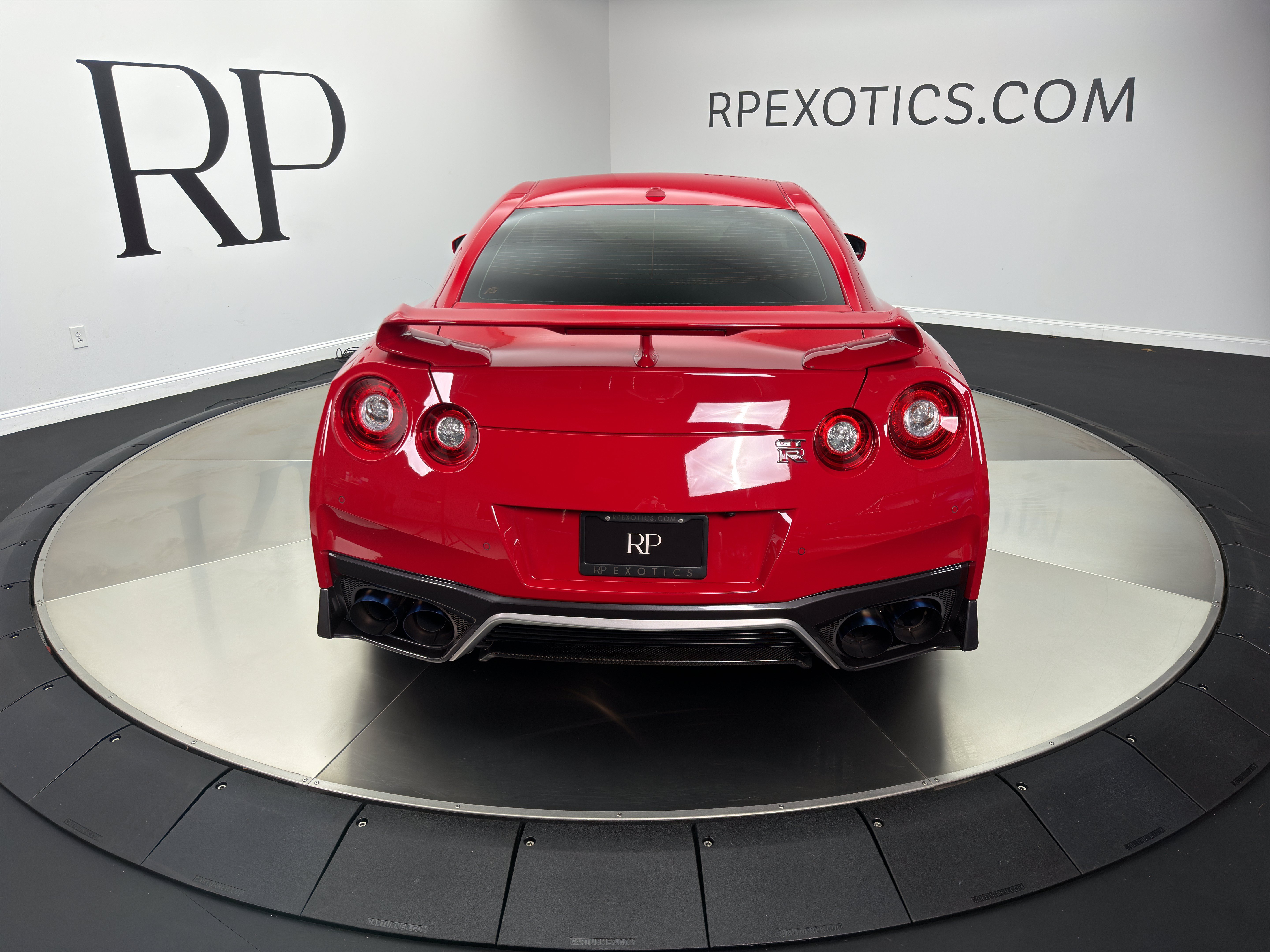 Used 2018 Nissan GT-R Premium AWD/4WD image 8