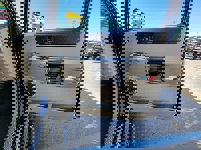 Used 2003 HUMMER H2 w/ Preferred Equipment Group image 22