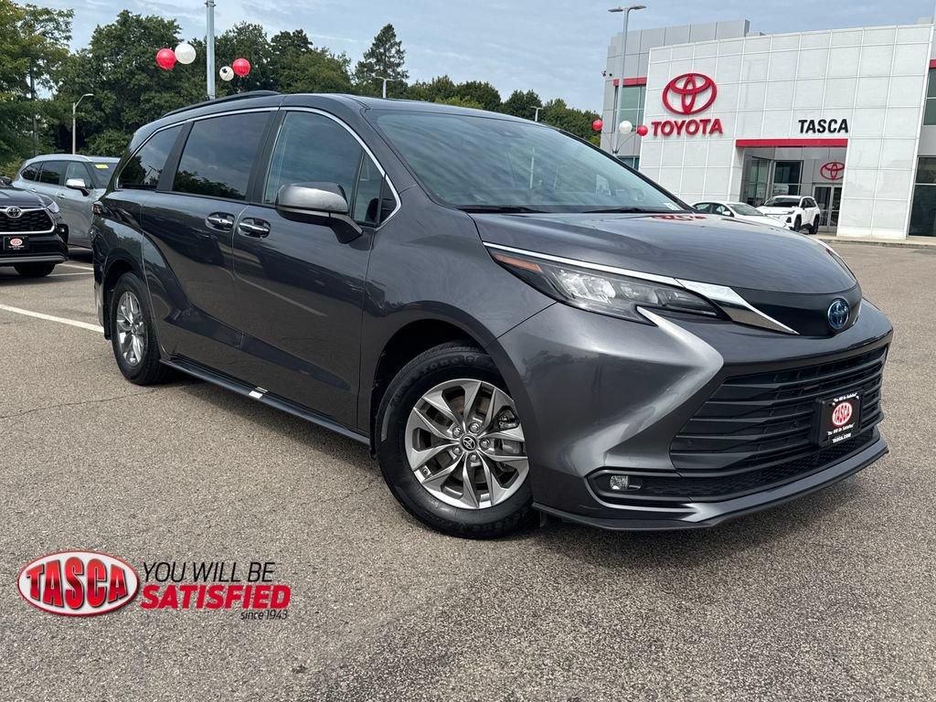 Used 2025 Toyota Sienna XLE w/ XLE Plus Package