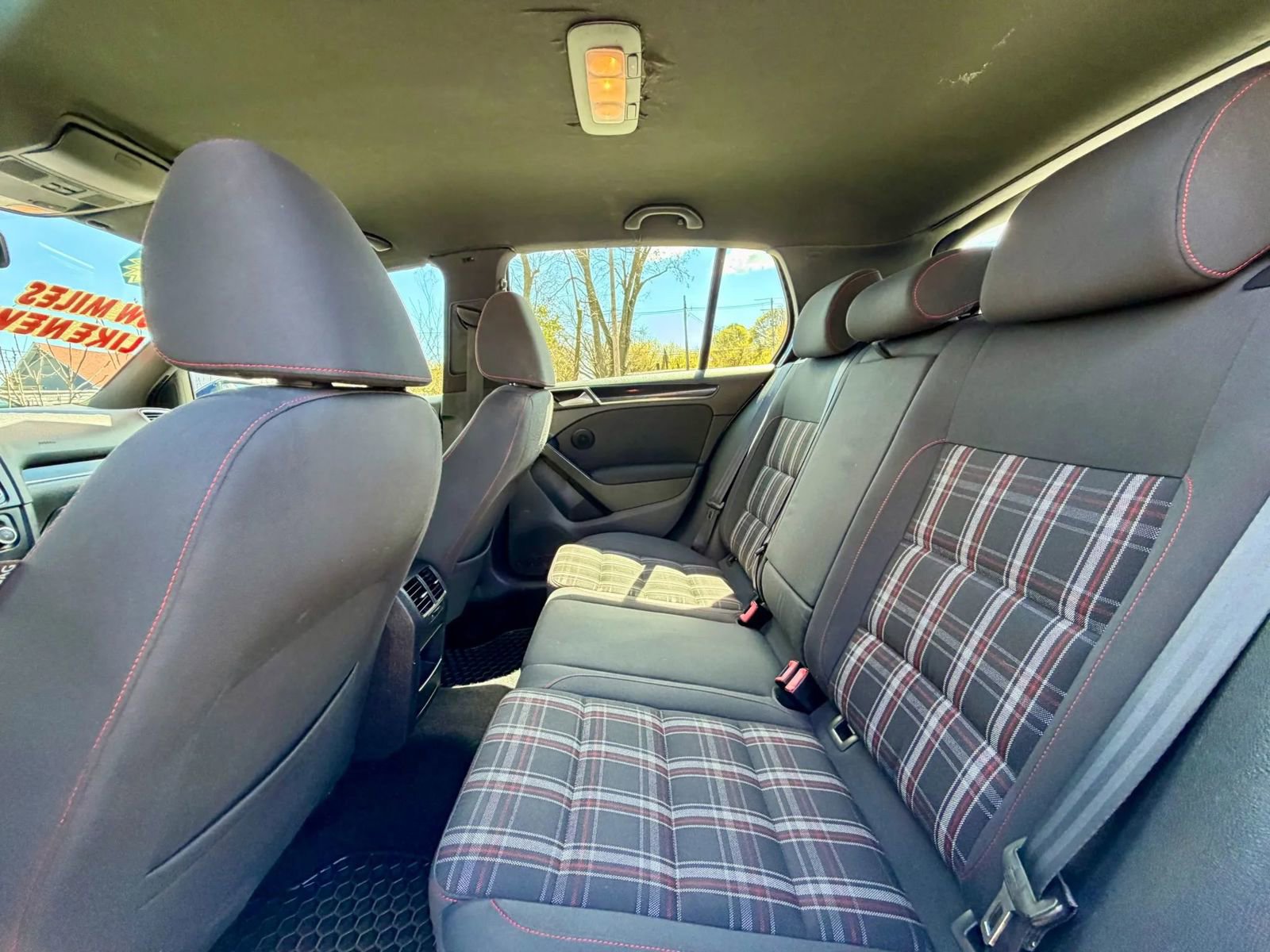 Used 2011 Volkswagen Golf 4-Door FWD image 13