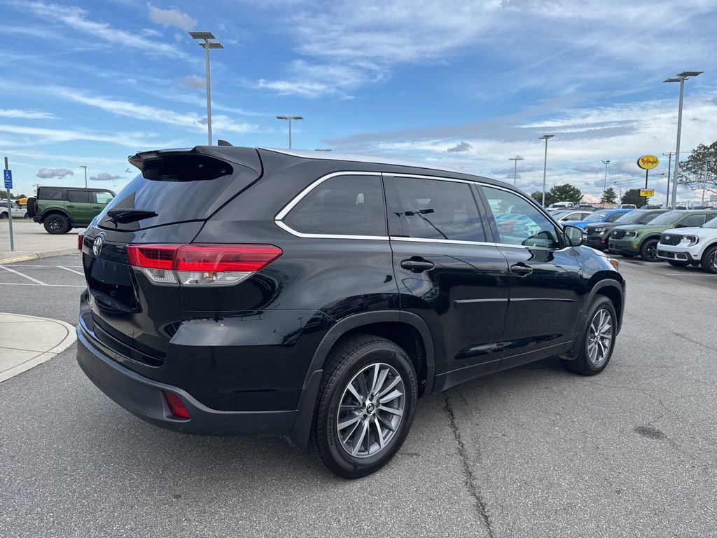 Used 2018 Toyota Highlander XLE image 3
