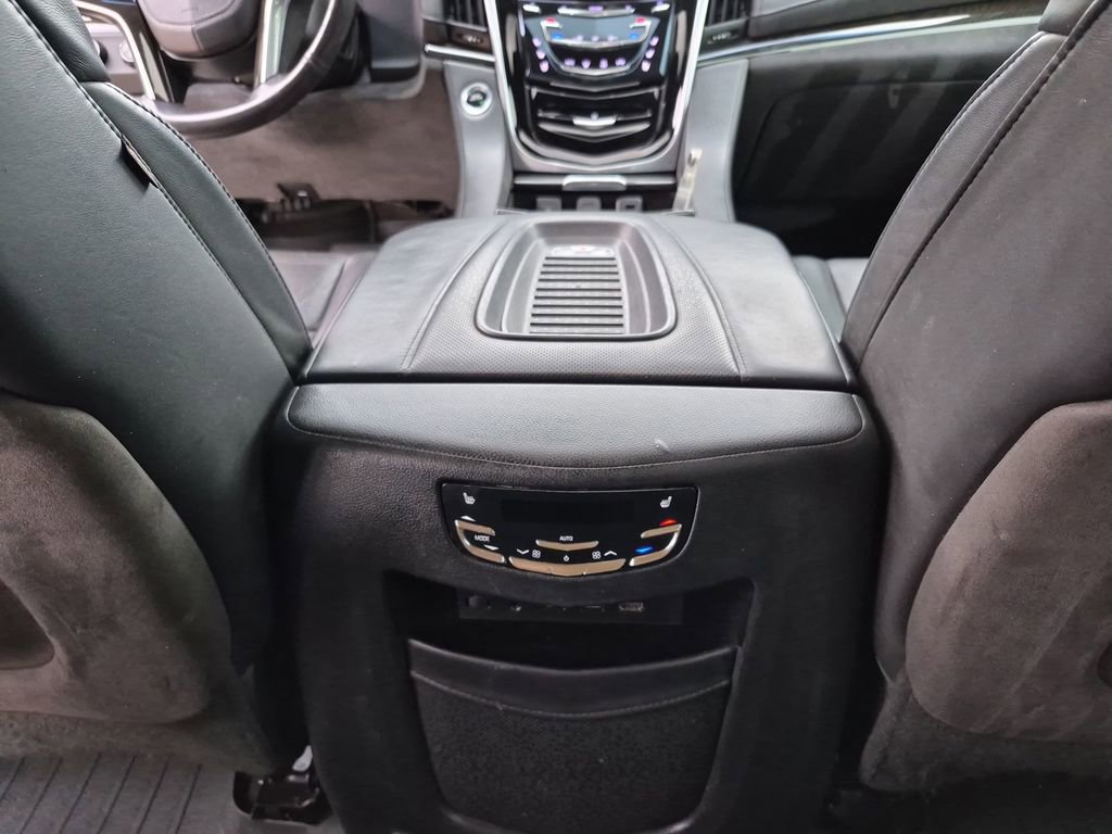 Used 2018 Cadillac Escalade Platinum AWD/4WD image 37