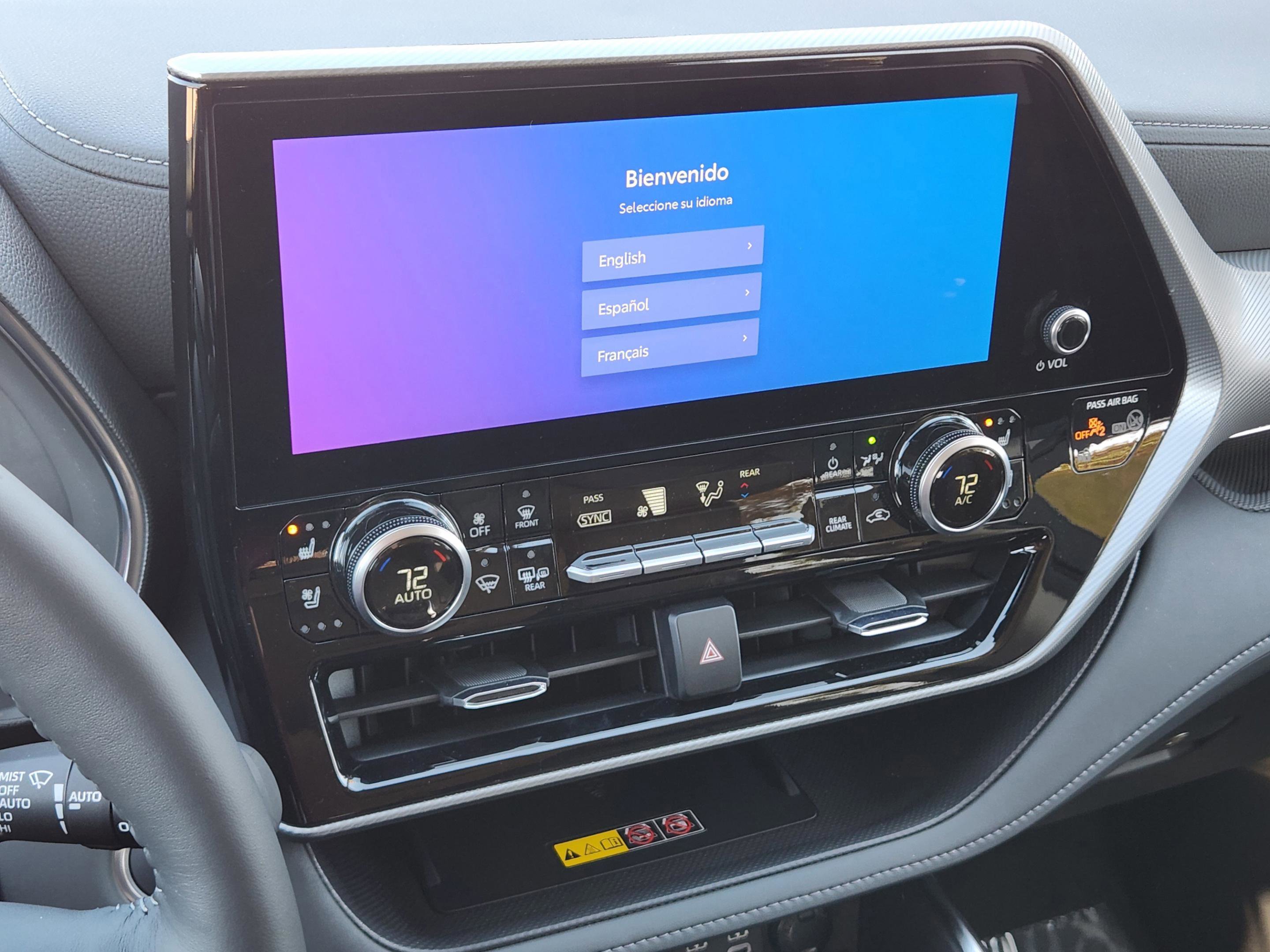 Used 2025 Toyota Highlander Platinum image 12