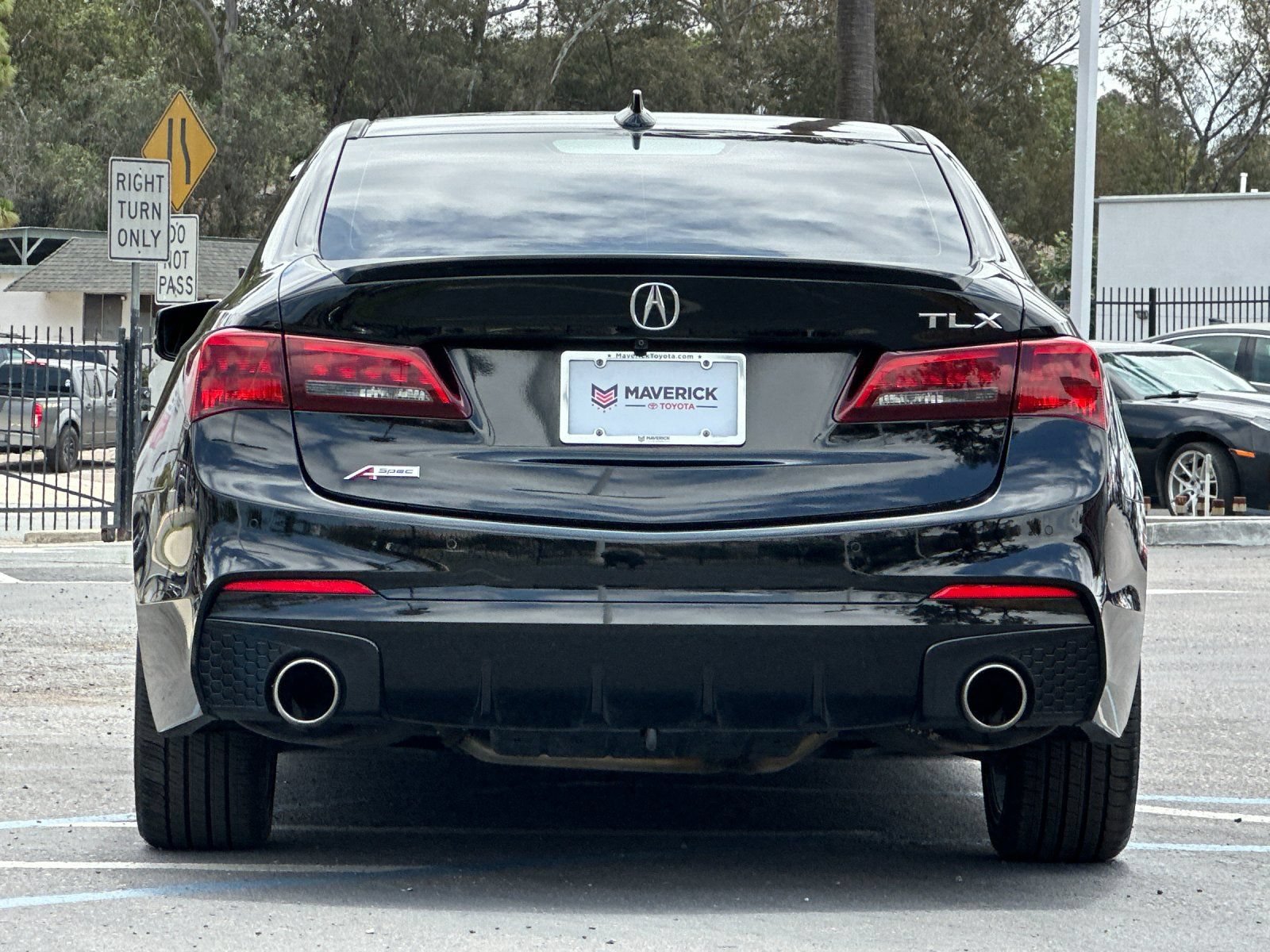 Used 2018 Acura TLX V6 w/ Technology & A-SPEC Pkg FWD image 4