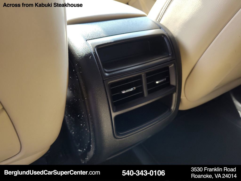 Used 2017 Cadillac XT5 Luxury w/ Driver Awareness Package image 33