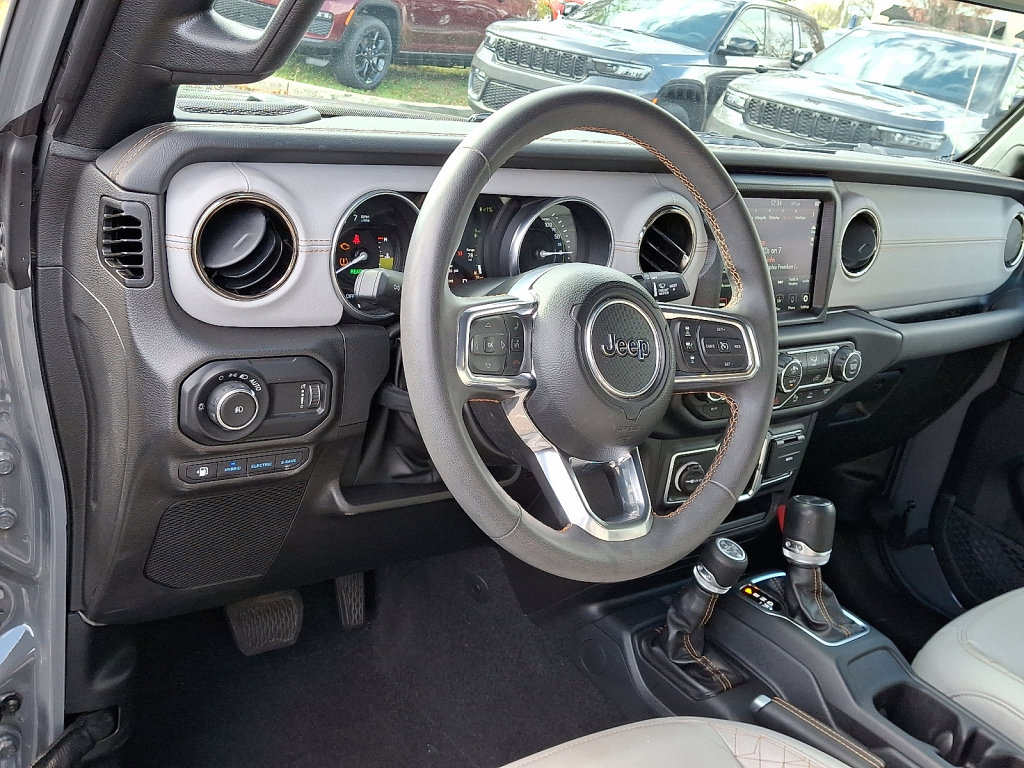 Used 2023 Jeep Wrangler Unlimited Sahara image 25