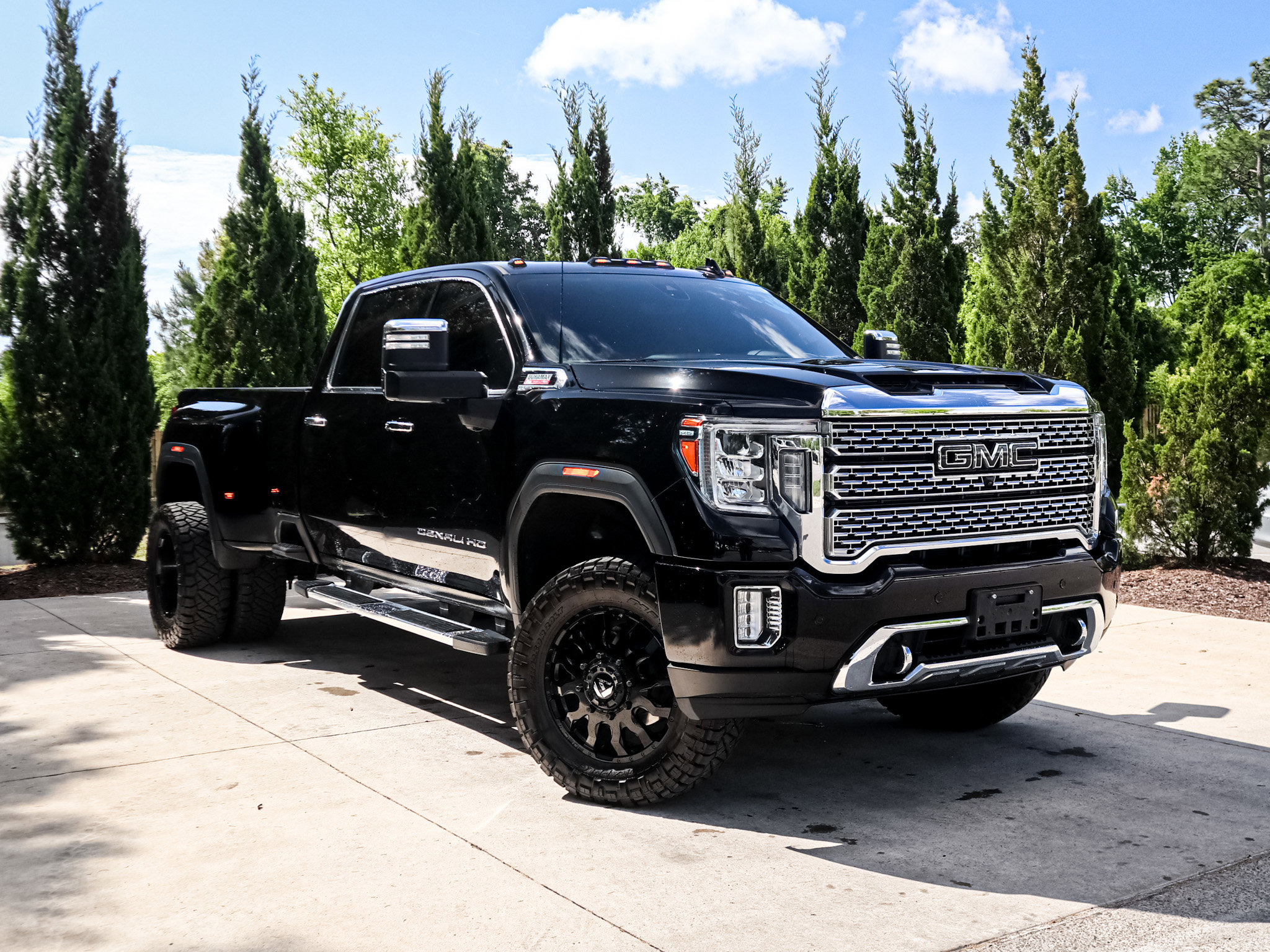 Used 2020 GMC Sierra 3500 Denali w/ Denali Ultimate Package AWD/4WD image 2