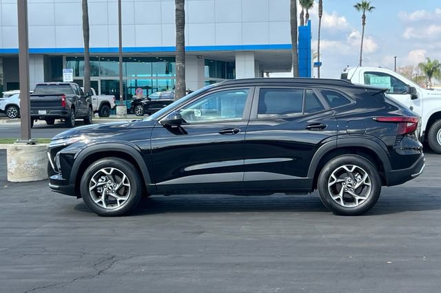 Used 2025 Chevrolet Trax LT w/ LT Convenience Package image 7