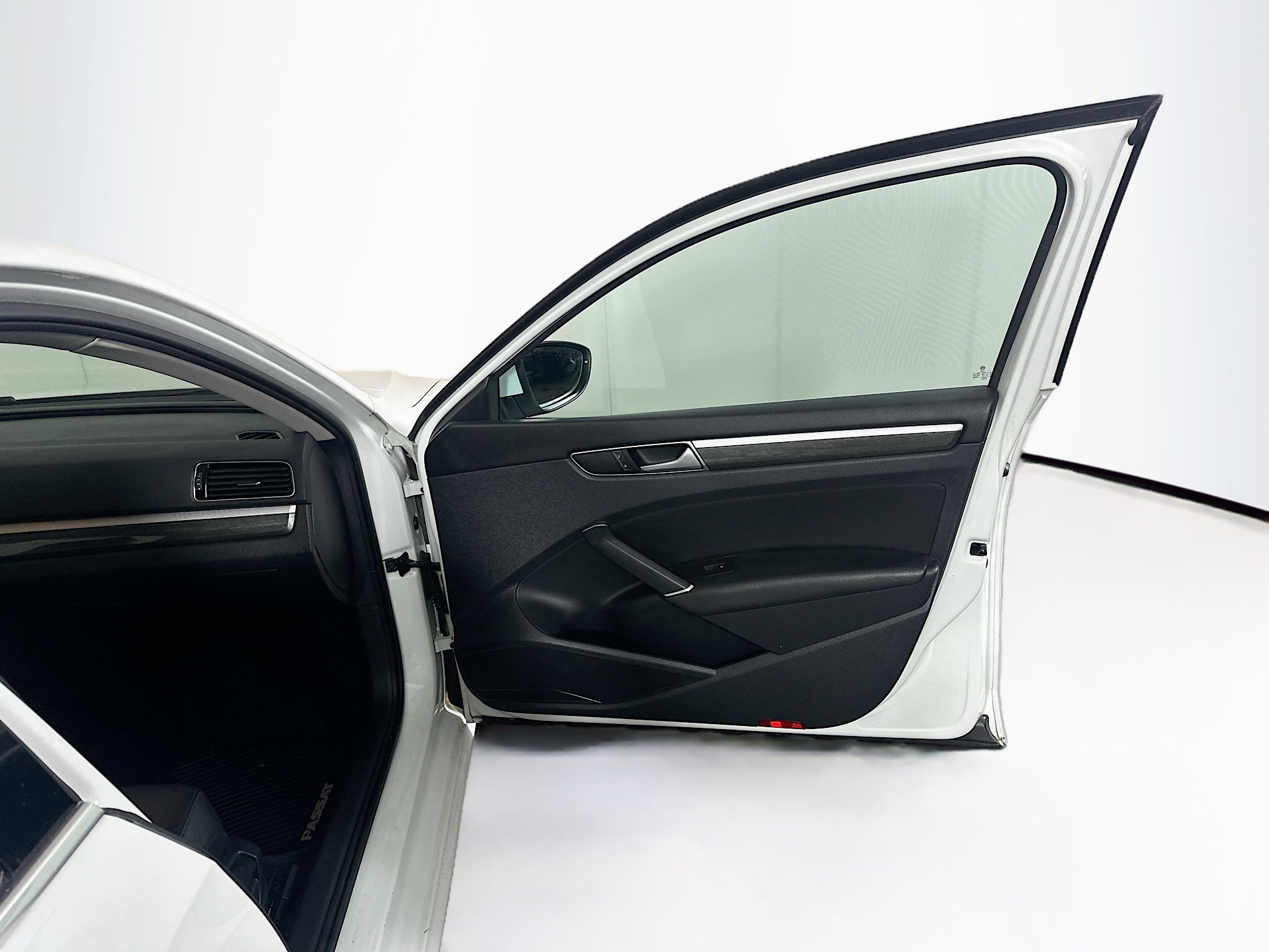 Used 2017 Volkswagen Passat 1.8T SE image 33