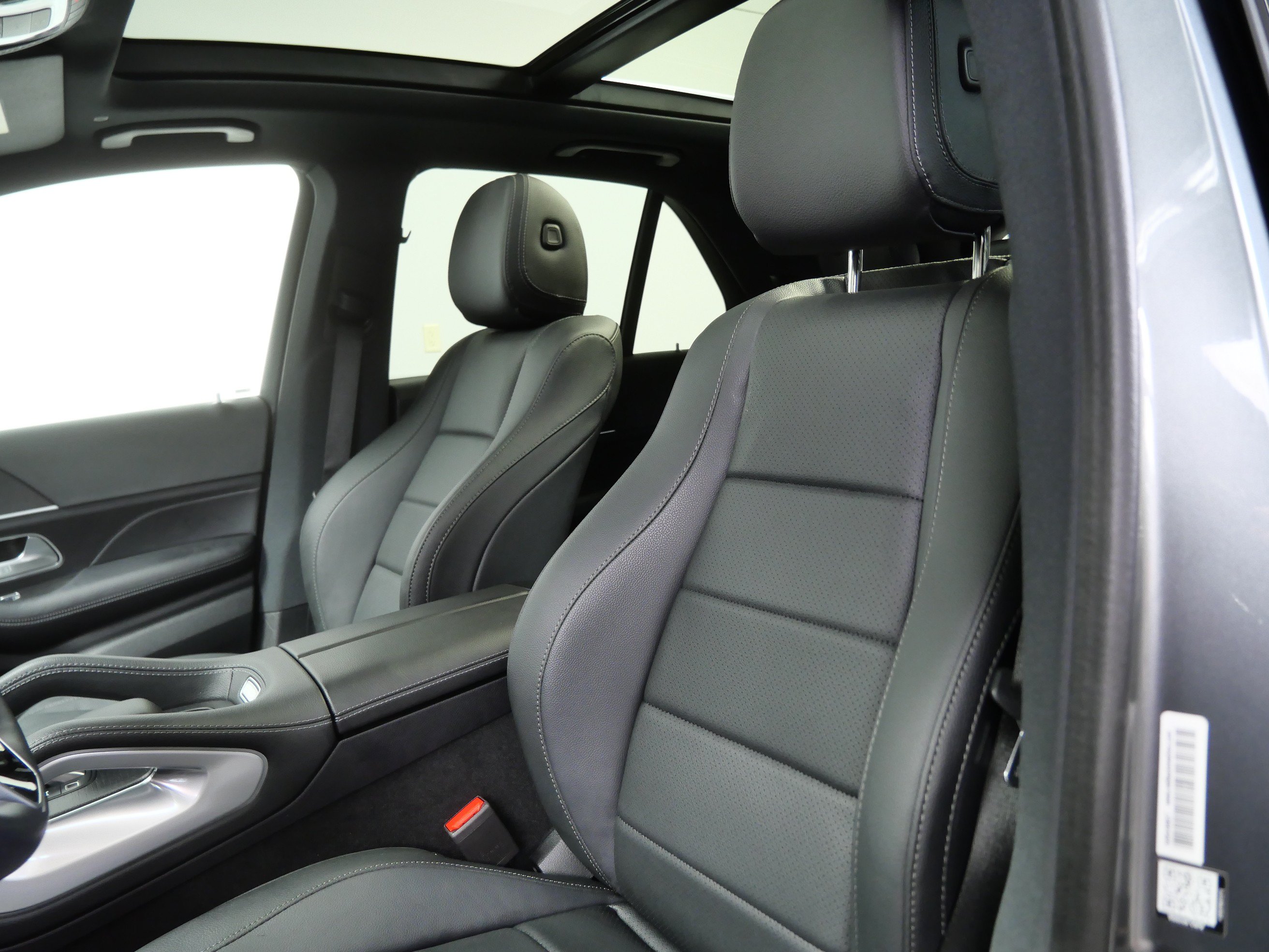 Certified 2025 Mercedes-Benz GLE 450e 4MATIC w/ Driver Assistance Package image 16