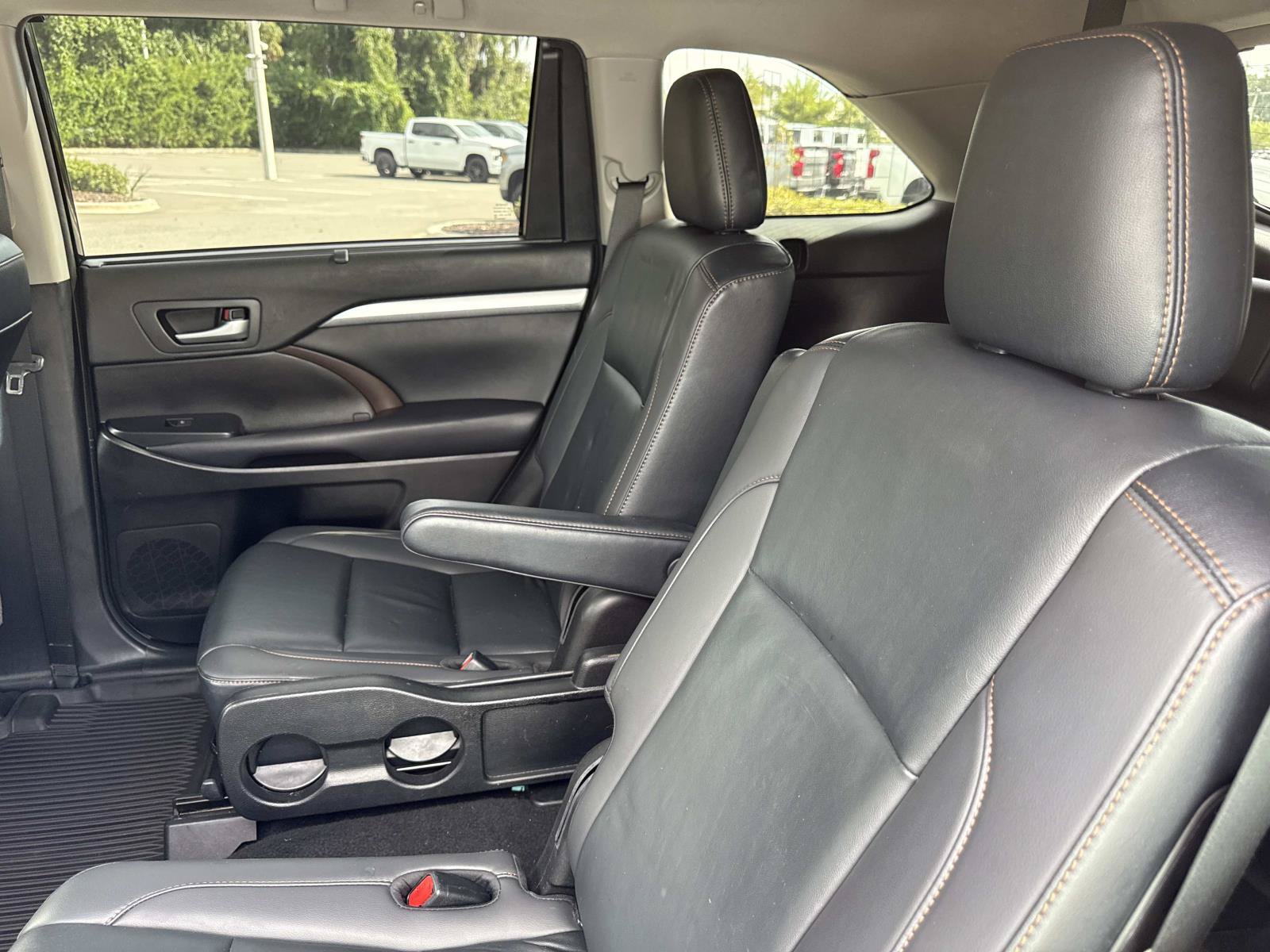 Used 2019 Toyota Highlander XLE AWD/4WD image 12
