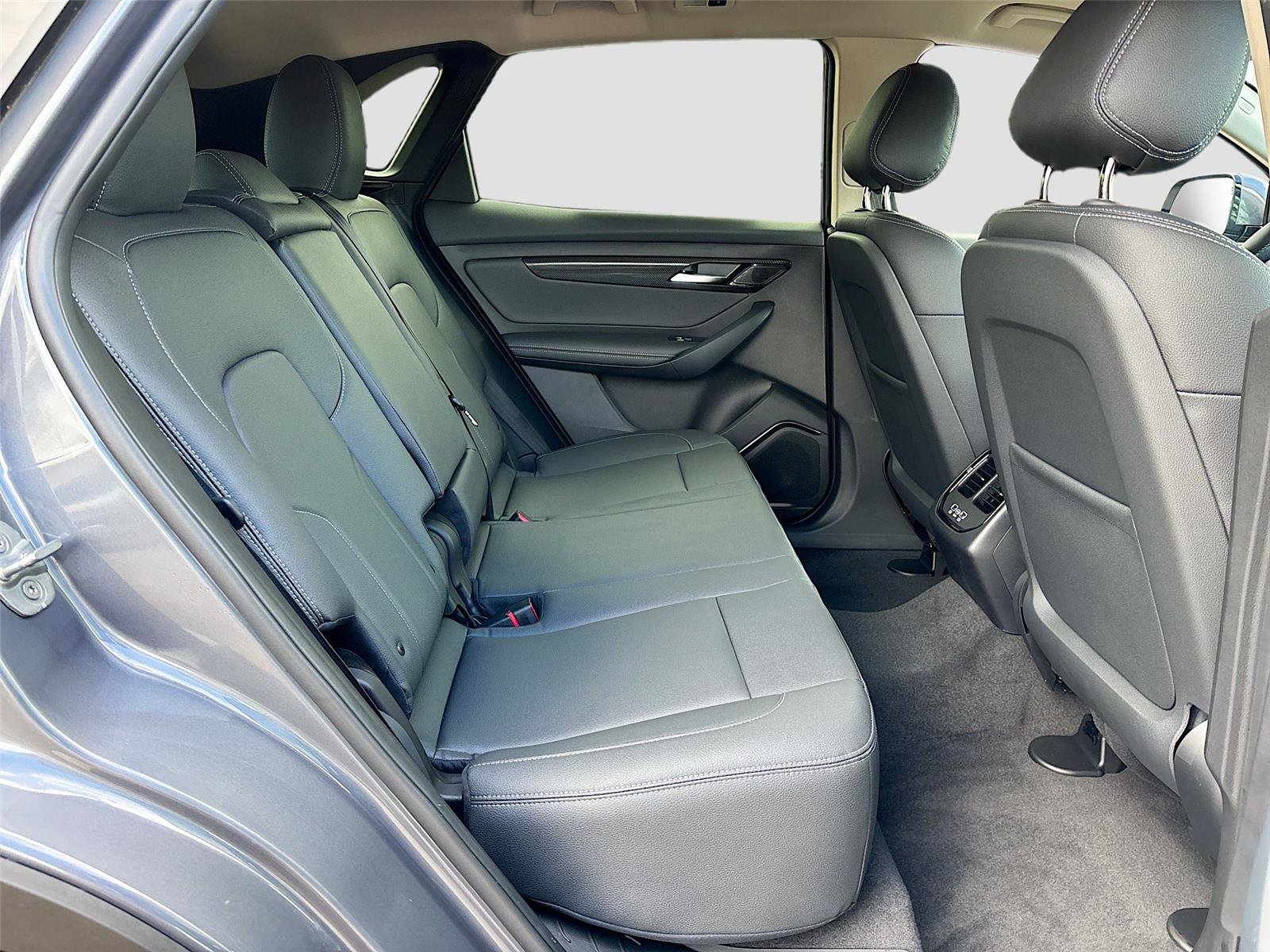 New 2025 VinFast VF 8 Eco image 26