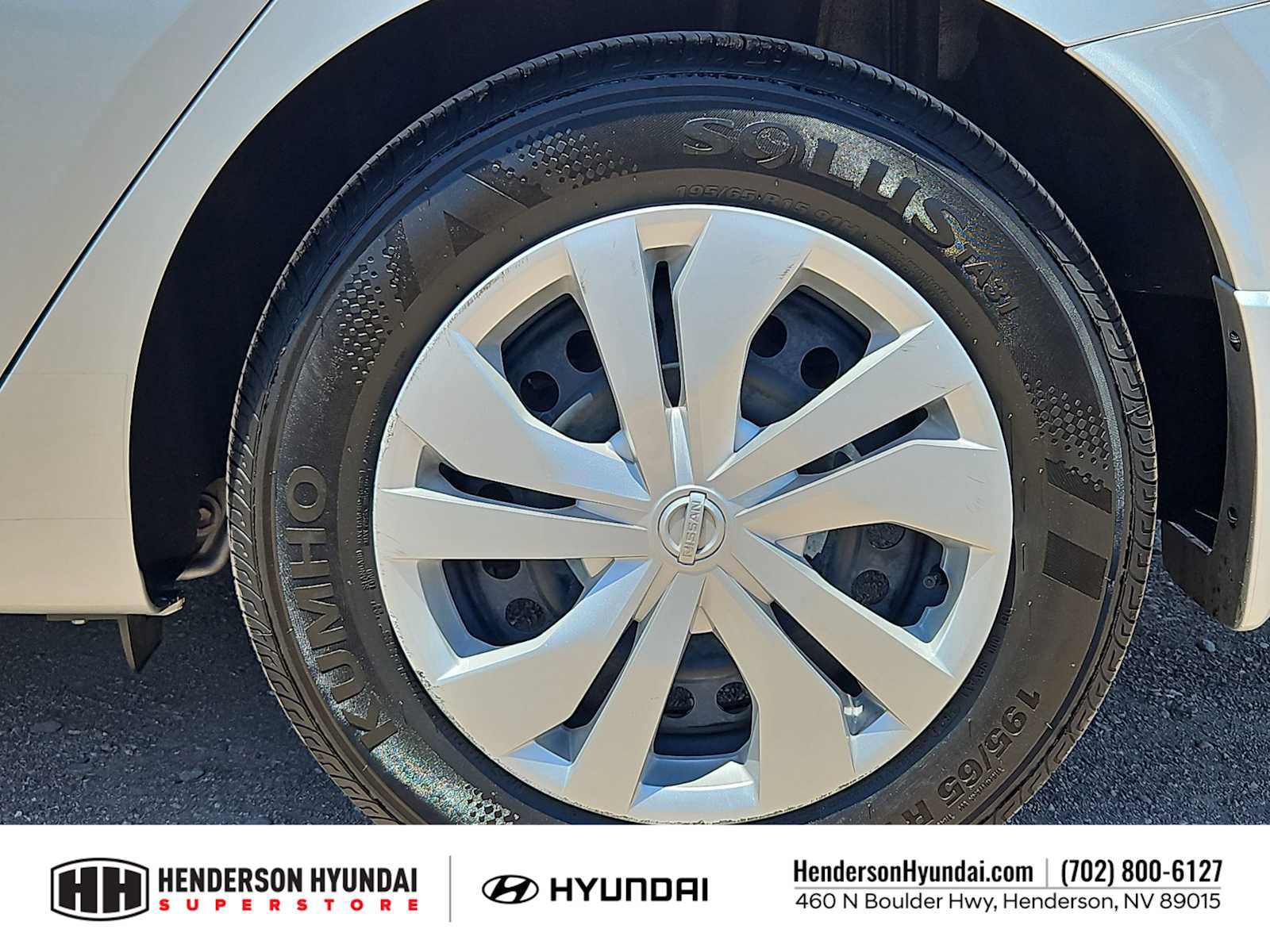 Used 2025 Nissan Versa S w/ Trunk Package FWD image 13
