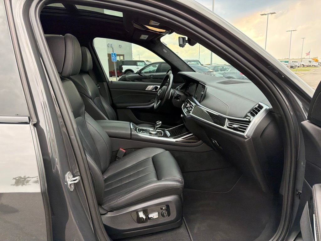 Used 2022 BMW X7 xDrive40i w/ M Sport Package AWD/4WD image 22