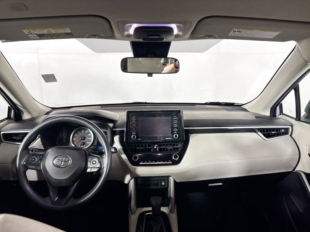 Used 2022 Toyota Corolla Cross L image 12
