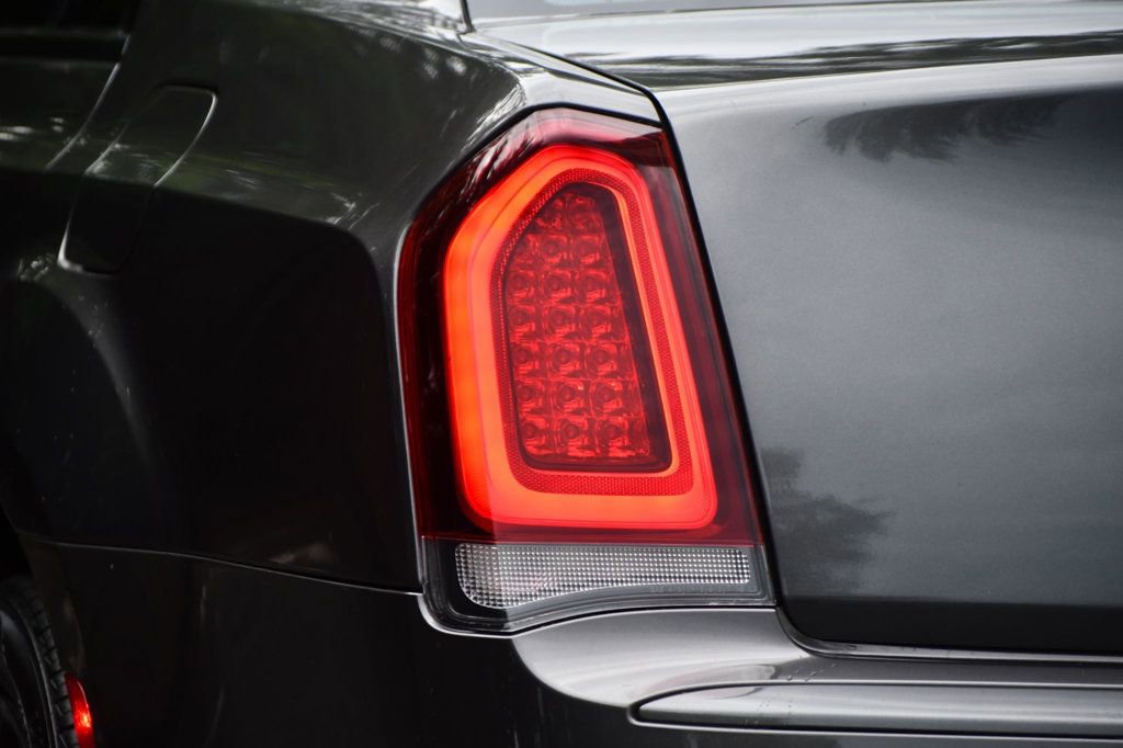 Used 2019 Chrysler 300 S image 6