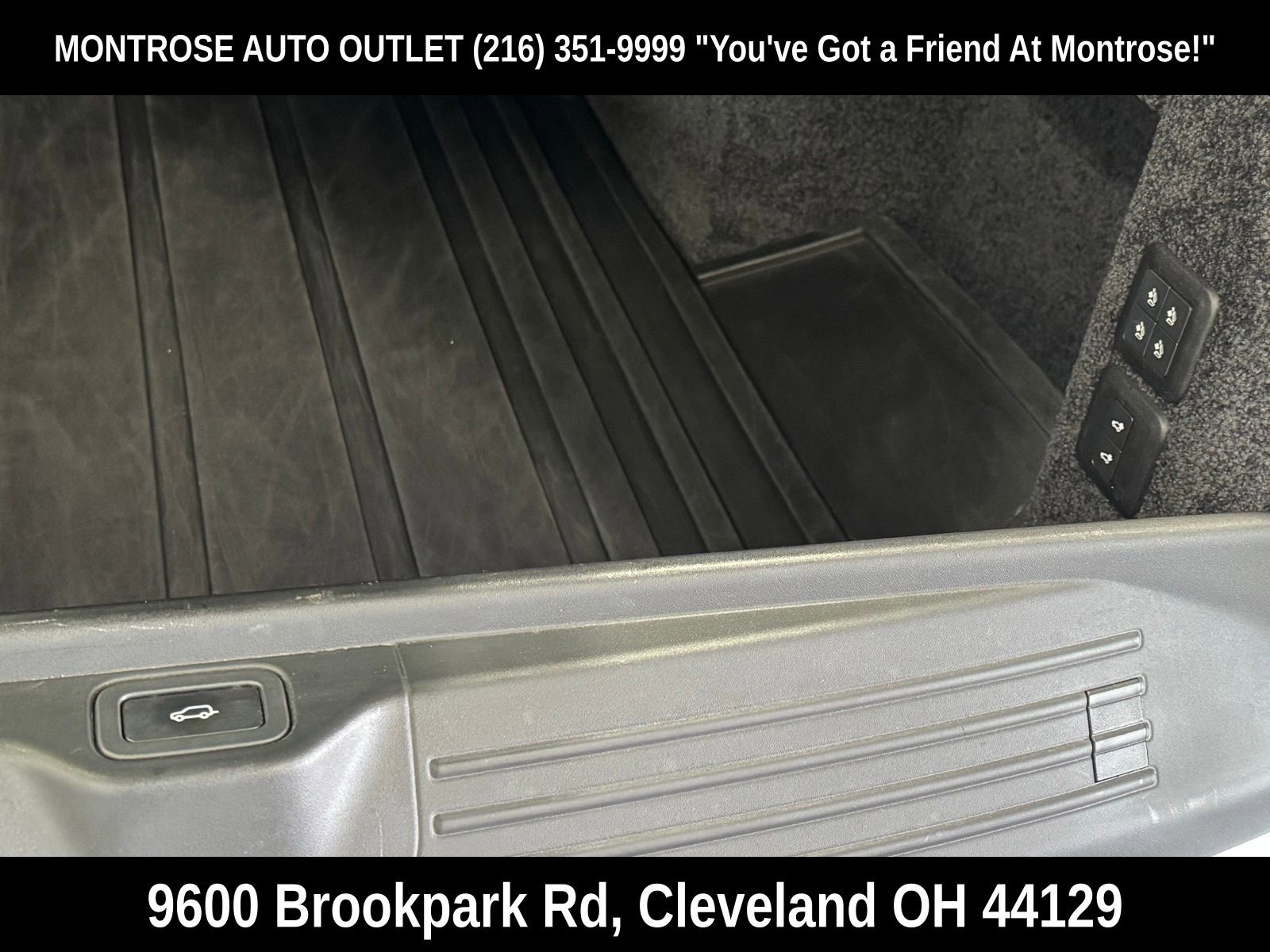 Used 2020 Land Rover Range Rover HSE image 40