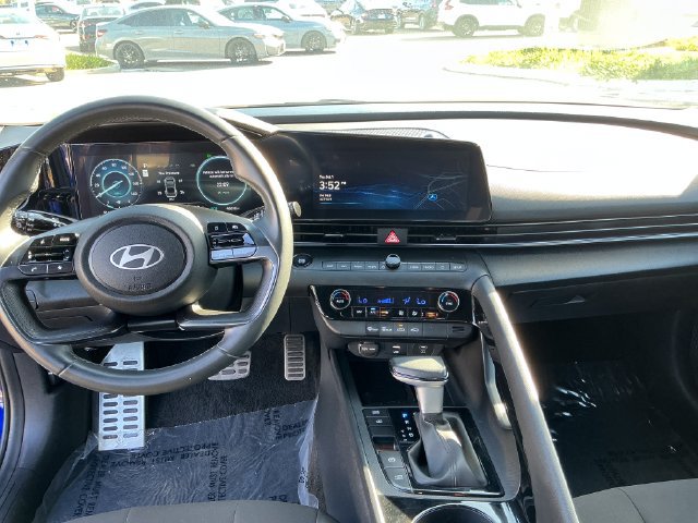 Used 2025 Hyundai Elantra SEL FWD image 12