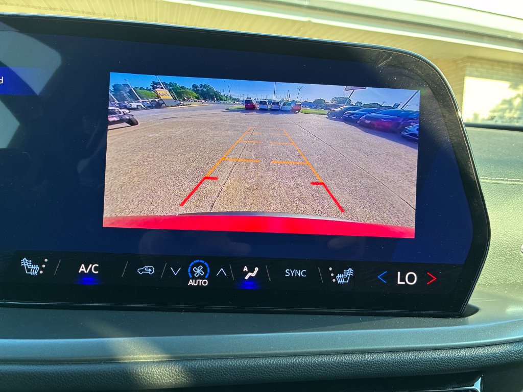 Used 2026 Chevrolet Traverse LT AWD/4WD image 19