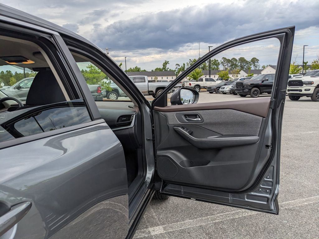 Used 2023 Nissan Rogue SV FWD image 54