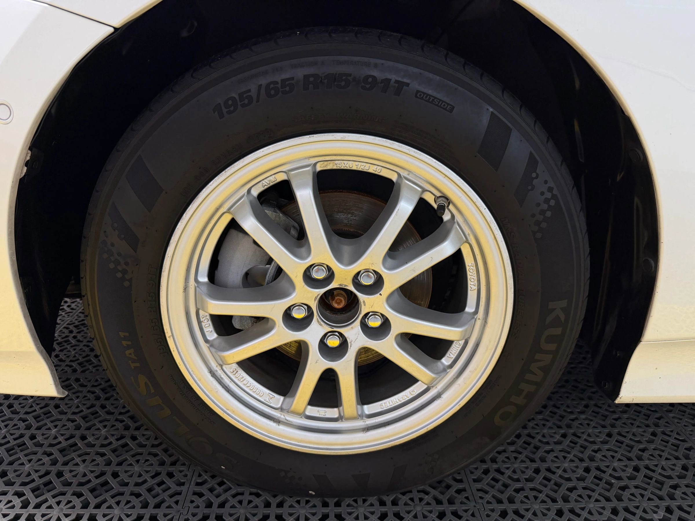 Used 2019 Toyota Prius LE image 32