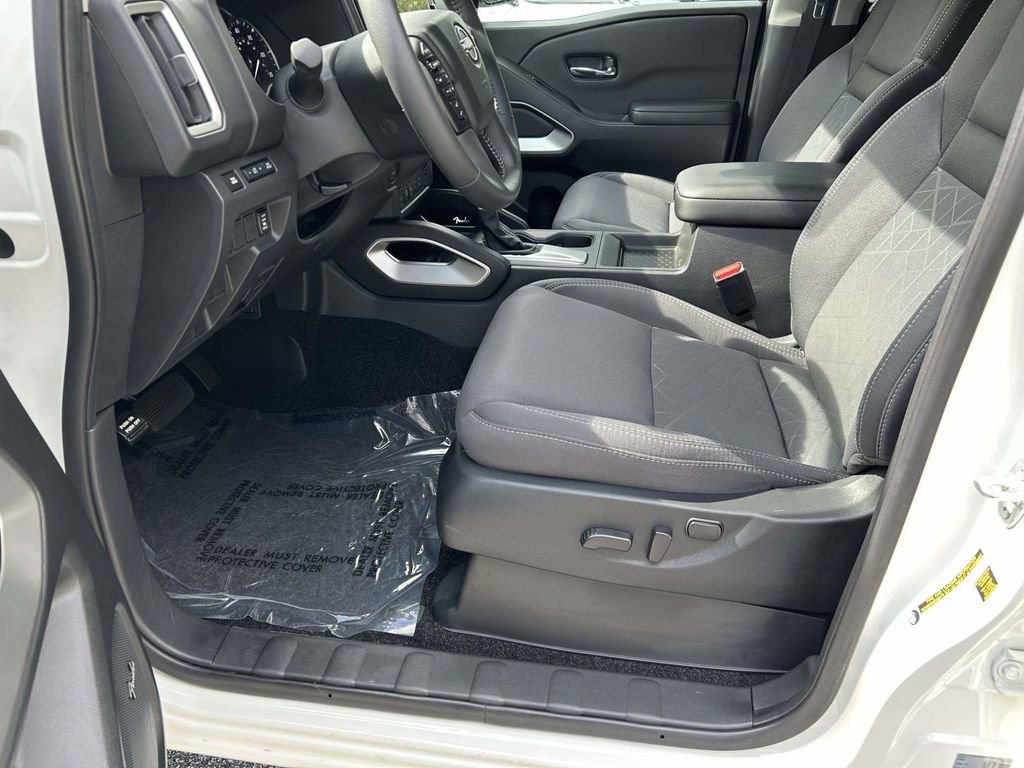 Used 2025 Nissan Frontier SV w/ SV Convenience Package RWD image 19