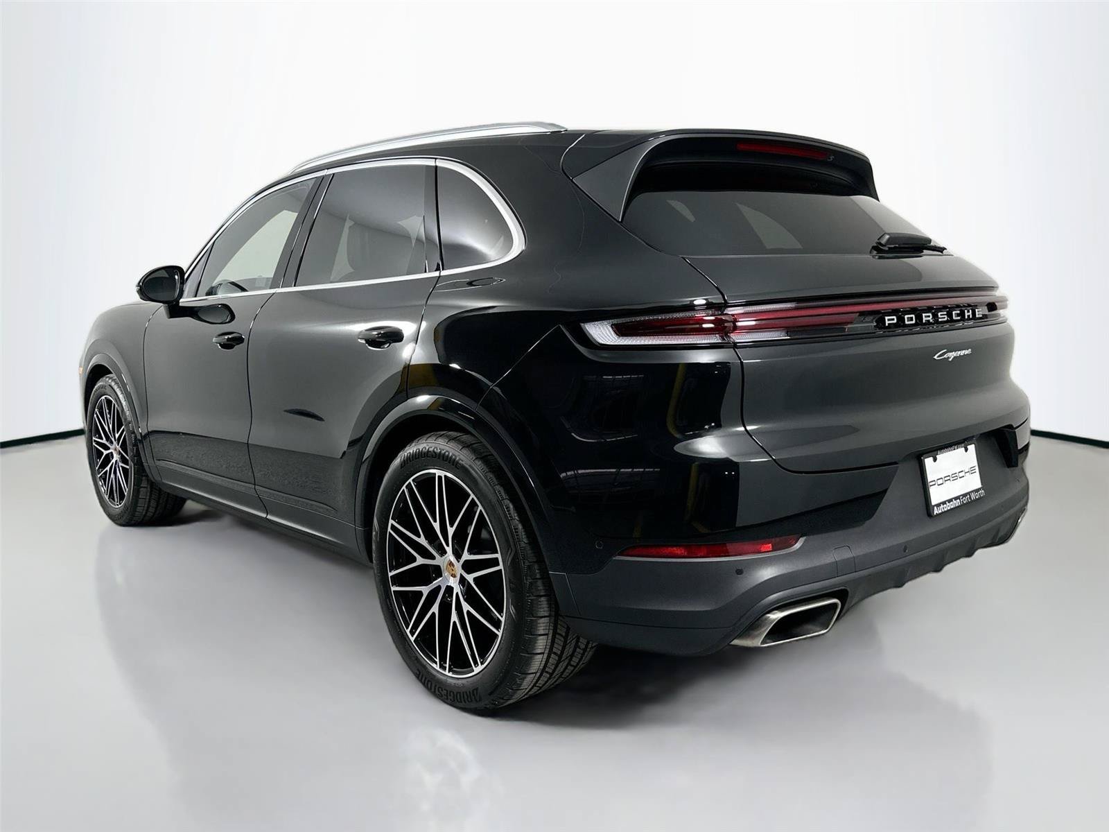 Certified 2025 Porsche Cayenne AWD/4WD image 3