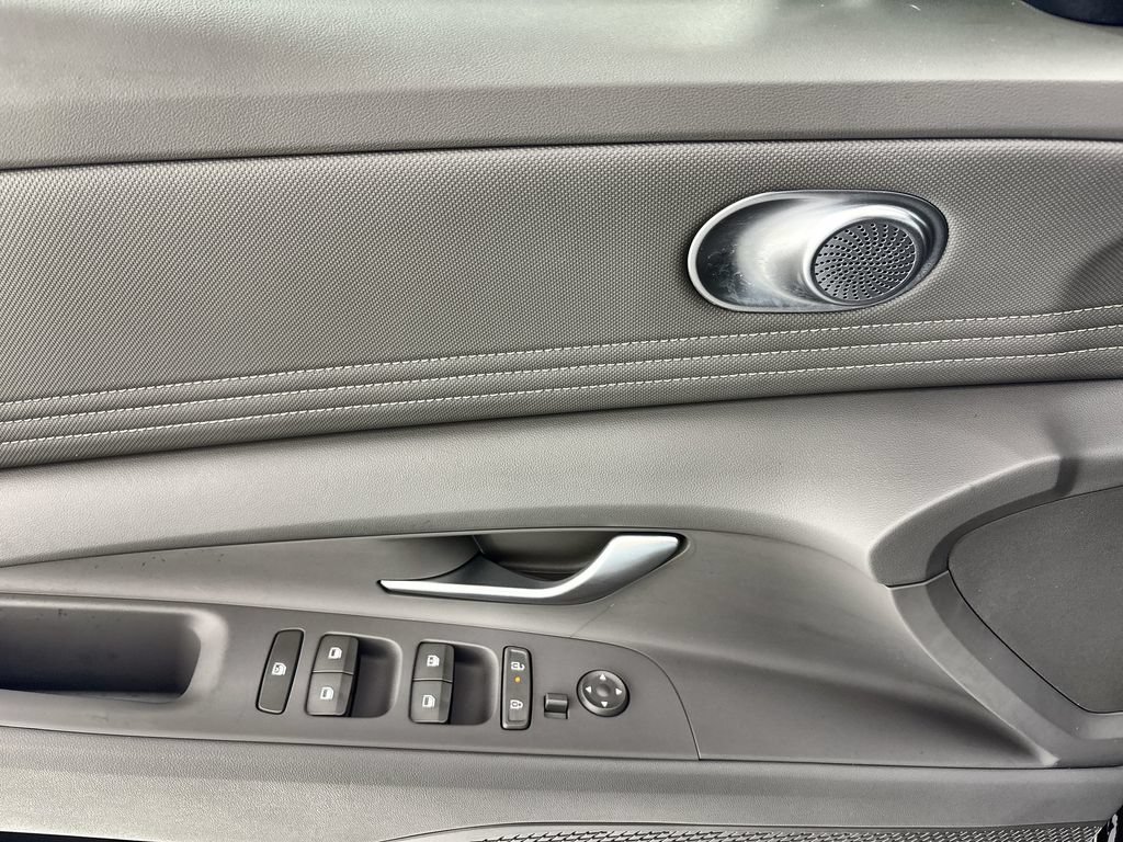 Certified 2025 Hyundai Elantra SEL FWD image 15