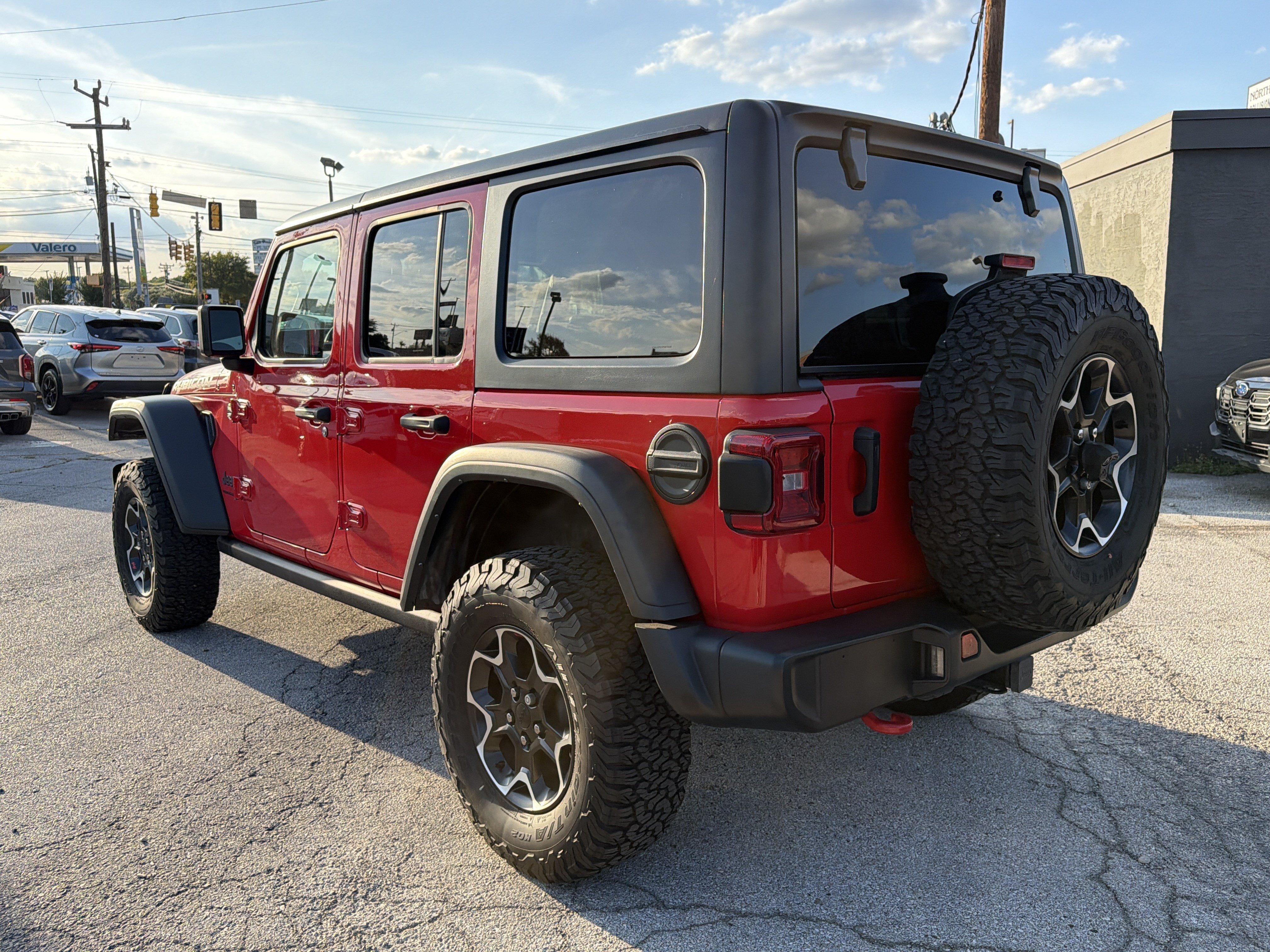 Used 2023 Jeep Wrangler Unlimited Rubicon w/ LED Lighting Group AWD/4WD image 8